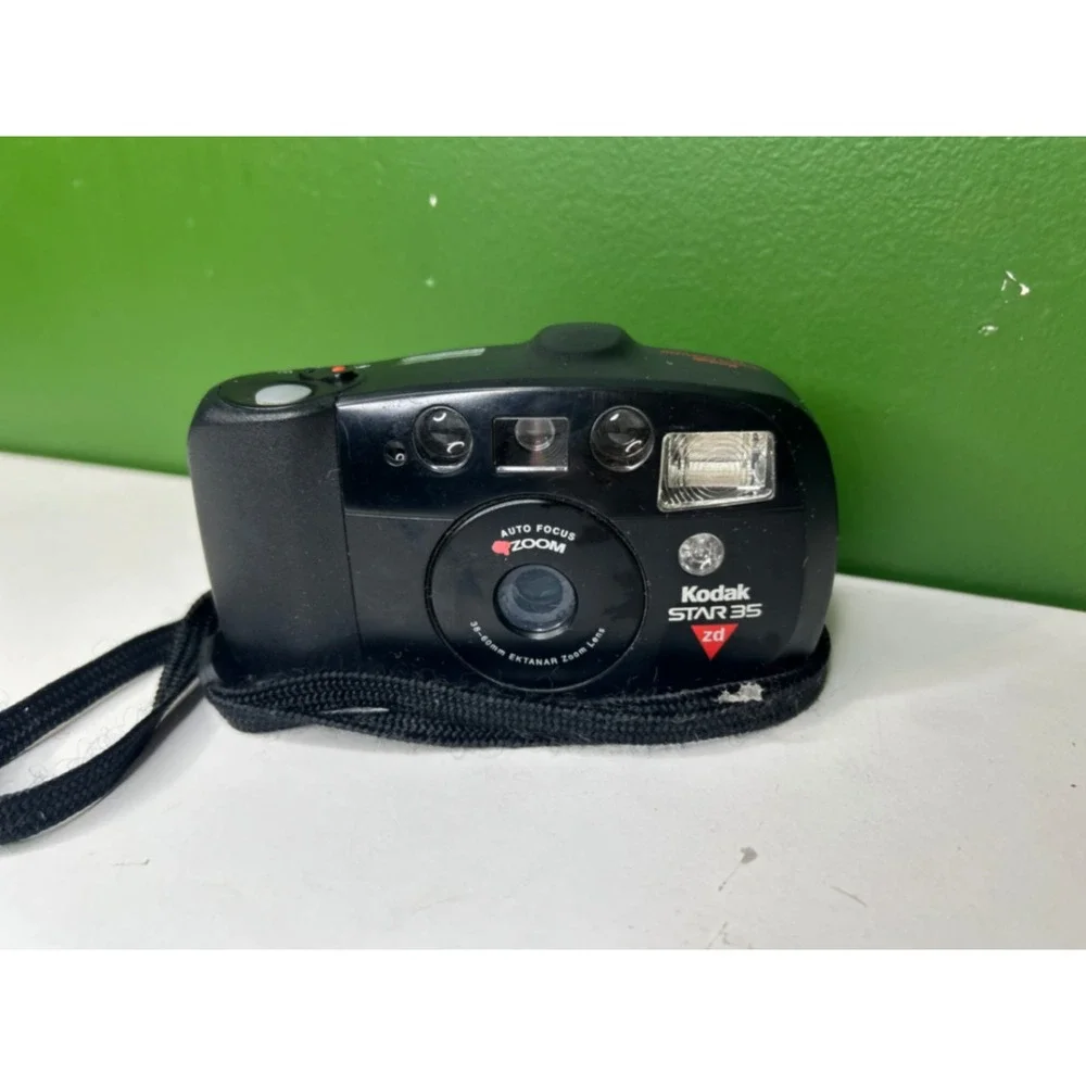 Kodak Star 35 ZD 35mm Film Camera 38-60mm Ektanar Zoom Lens Black Vintage